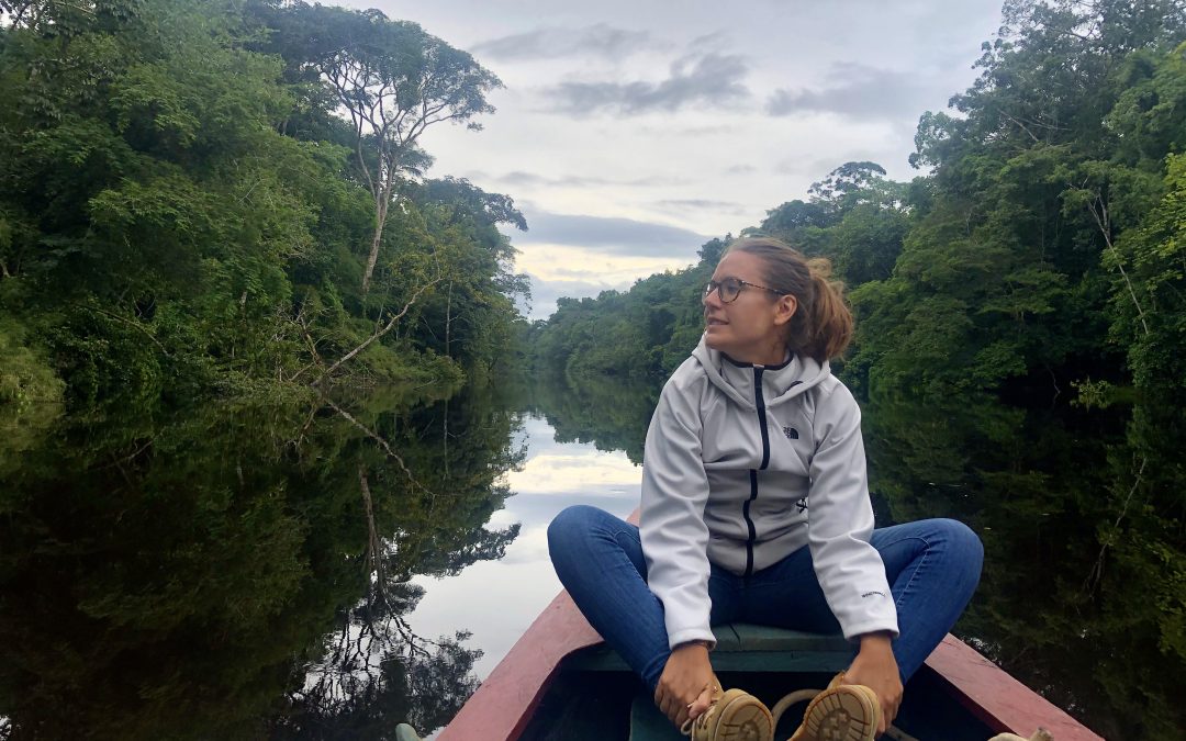 Bote en el río - Selva de los espejos