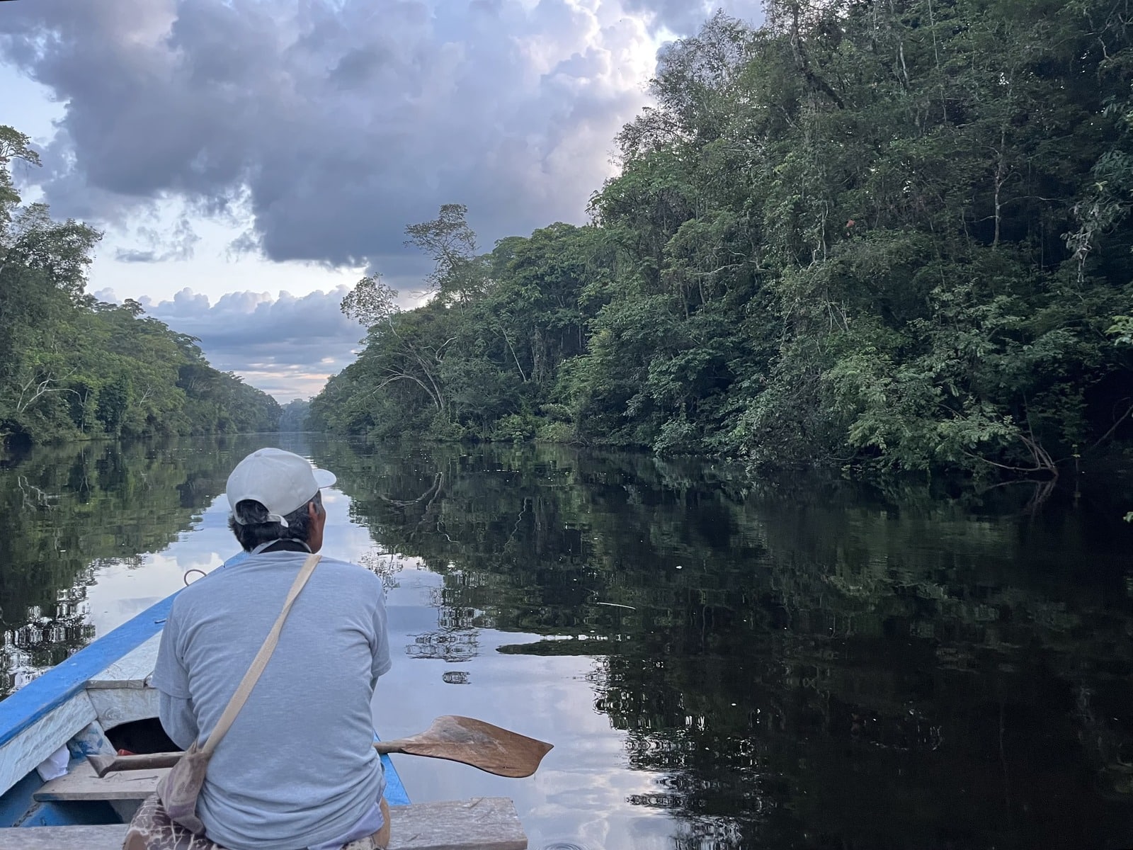navegando por el rio dentro del Amazonas en peru - Reserva Pacaya Samiria